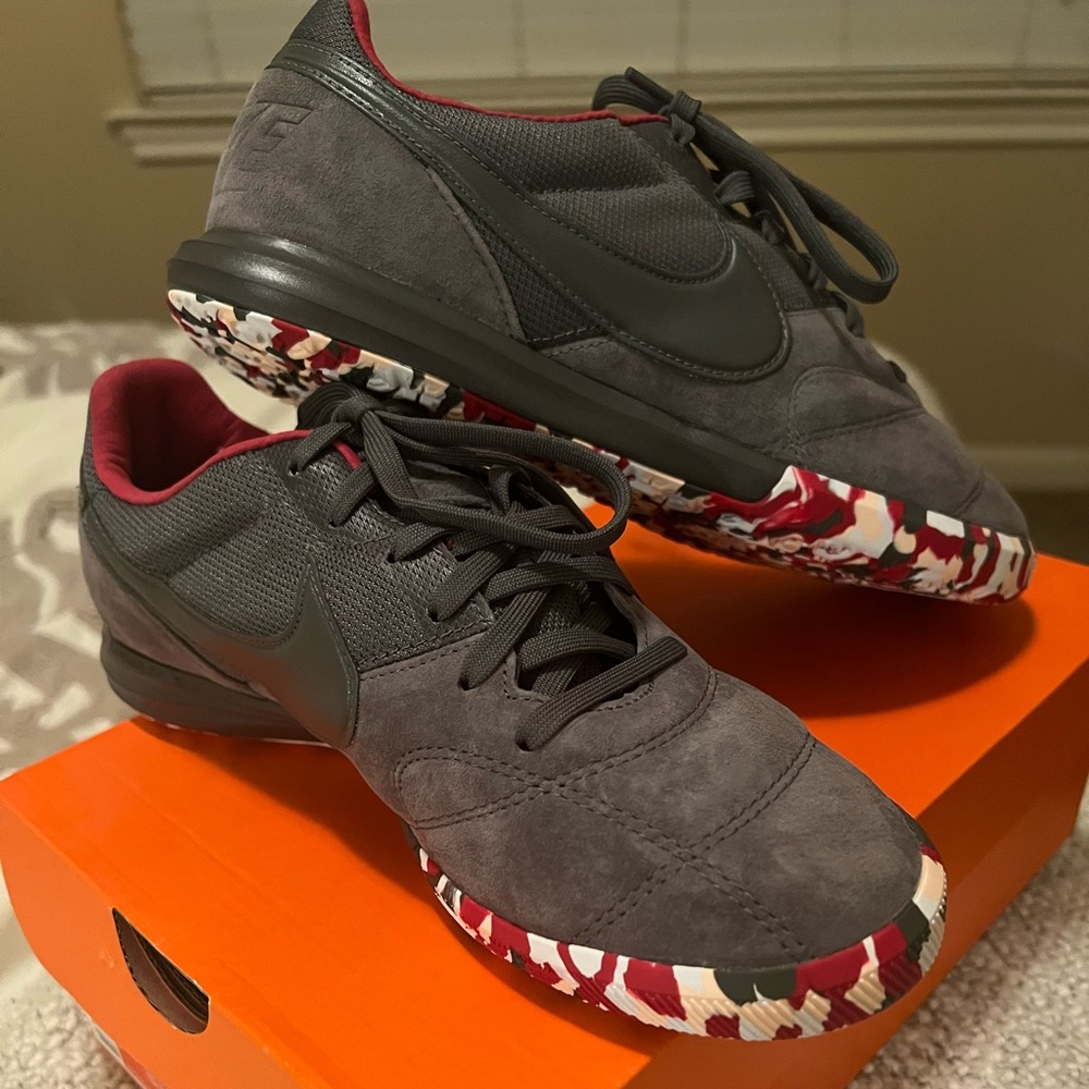 Boys Nike Premier Sala II - new in box